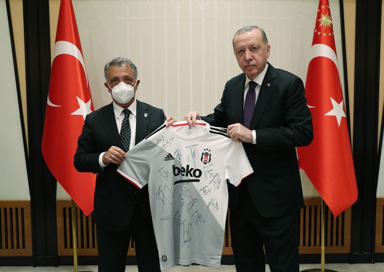 Cumhurbaşkanı Erdoğan, Beşiktaş JK yönetici, teknik heyet ve futbolcularını kabul etti