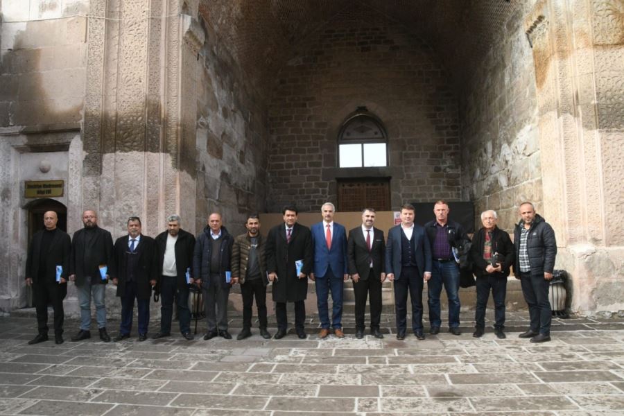 BAŞKAN DİNÇER; ‘’TARİHİMİZE IŞIK TUTACAK TÜM EMANETLERİ KORUYORUZ’’