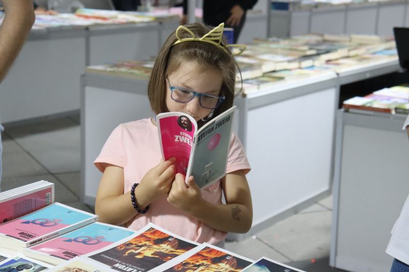 İZMİT KİTAP GÜNLERİ İLE KENTTE EDEBİYAT DOLU ÜÇ GÜN YAŞANDI