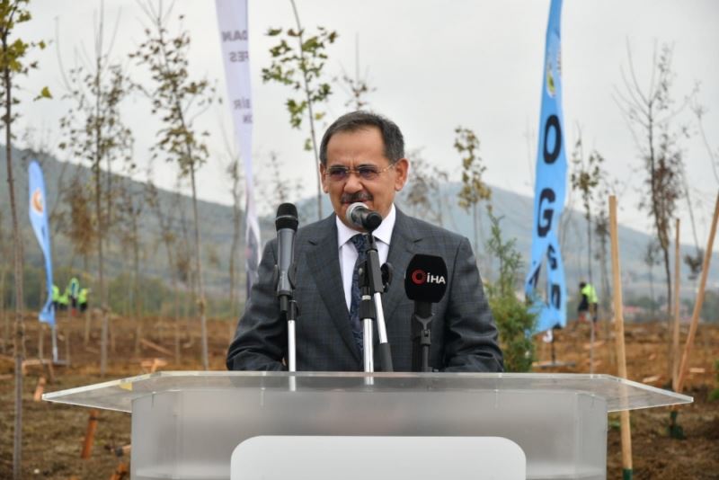 Başkan Demir 11 bin 111 fidan dikimi törenine katıldı. Ağaç dikiminin önemini vurguladı.