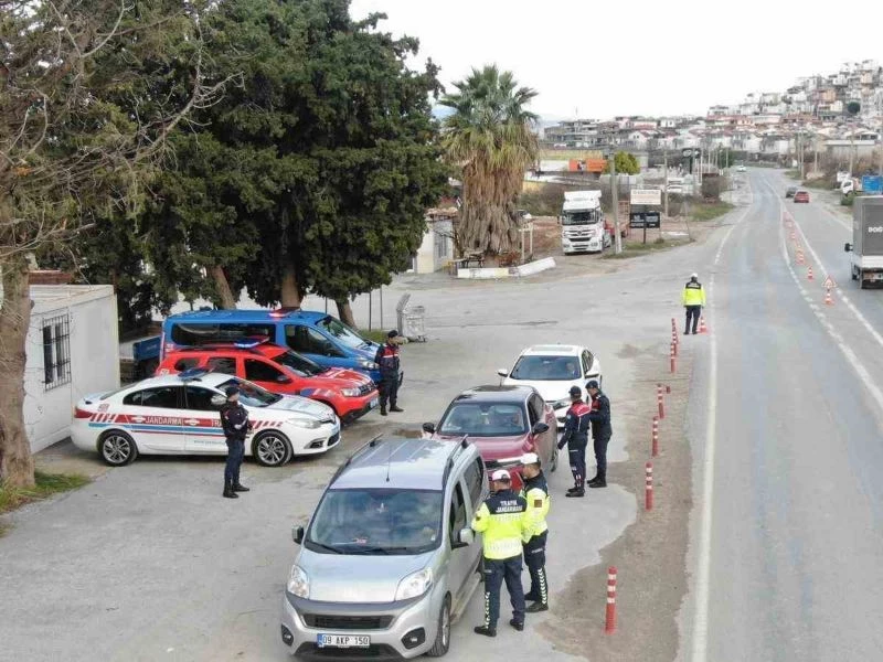 Jandarma Yeni Yıl Öncesi Kontrollerini Sürdürüyor