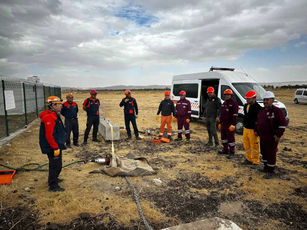 Aksaray Orman İşletme Müdürlüğü personeline “Enkazda Arama ve Kurtarma Temel Eğitimi” verildi.