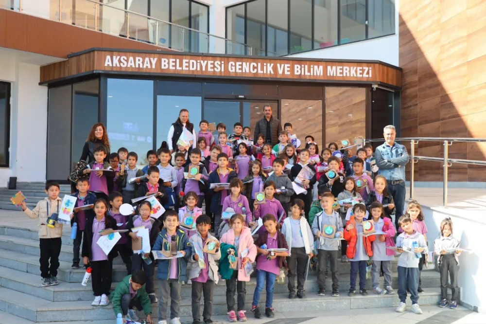 Burada; dokunarak, deneyerek, araştırarak ve paylaşarak öğreniyoruz