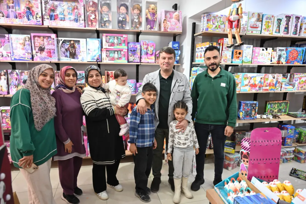 BAŞKAN DİNÇER BÖLCEK CADDESİ’NDE ESNAF VE VATANDAŞLARLA BULUŞTU
