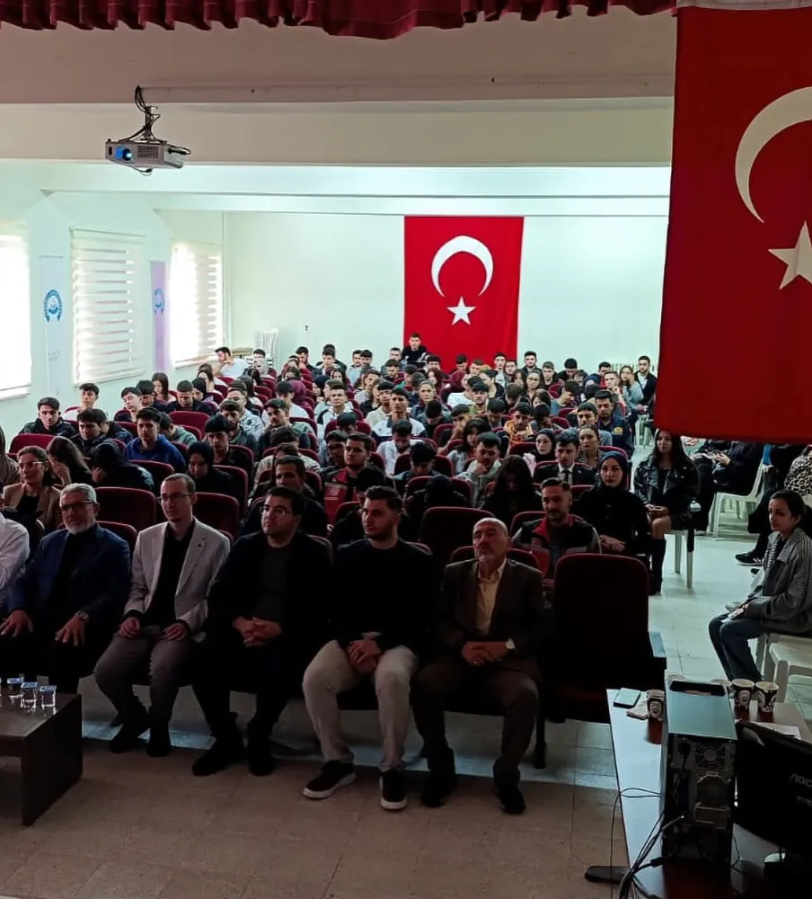 Üniversitelilere yaşlıların kıymeti anlatıldı
