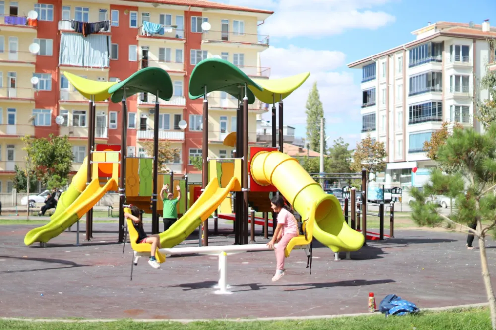 Meydan Mahallesi’ndeki parkımıza engelli uyumlu yeni oyun grubumuzun montajını tamamladık