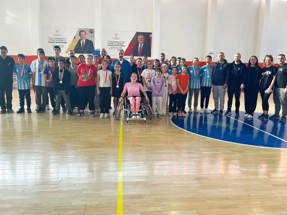 Cumhuriyet Kupası Badminton müsabakalarında kazananlar belli oldu