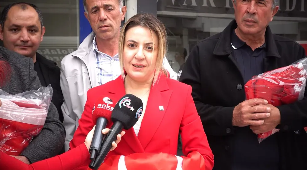 CHP, Aksaray sokaklarını Türk bayraklarıyla donattı