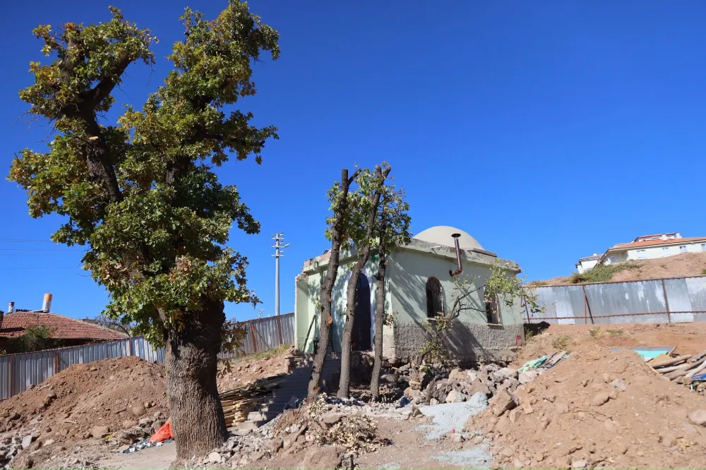 TERLEMEZ BABA TÜRBESİ VE CAMİSİNDE RESTORASYON ÇALIŞMALARI DEVAM EDİYOR
