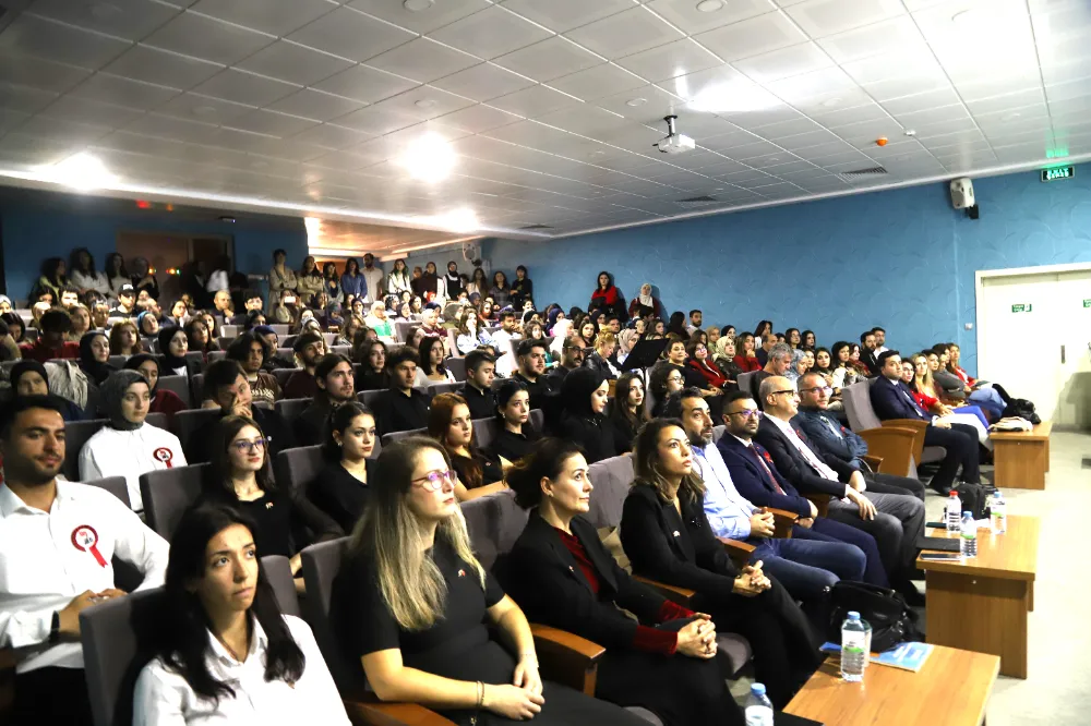 ASÜ’de Cumhuriyet’in 102’inci yılında  eğitim fakültelerinin geleceği ele alındı