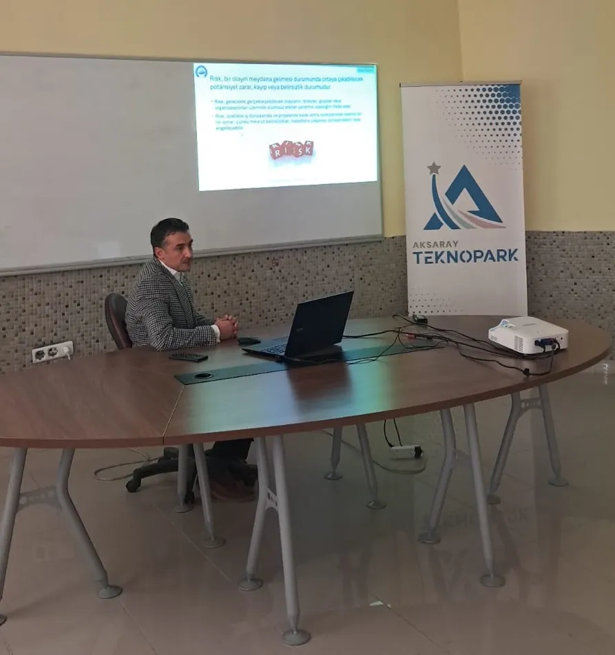  Prof. Dr. Bahadır AKBAL hocamız tarafından verilen “Şirketleşme Sürecinde Risk Yönetimi” eğitimi ile gerçekleştirildi