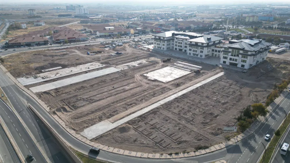 YENİ BELEDİYE ÖNÜ MİLLET BAHÇESİ’NDE ÇALIŞMALAR HIZ KESMEDEN DEVAM EDİYOR