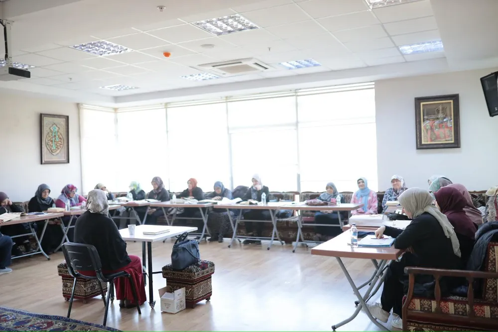 El emeğinin değere dönüştüğü, dostlukları pekiştiği yaşam dolu merkez