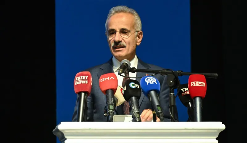 Ulaştırma ve Altyapı Bakanı Uraloğlu Trabzon
