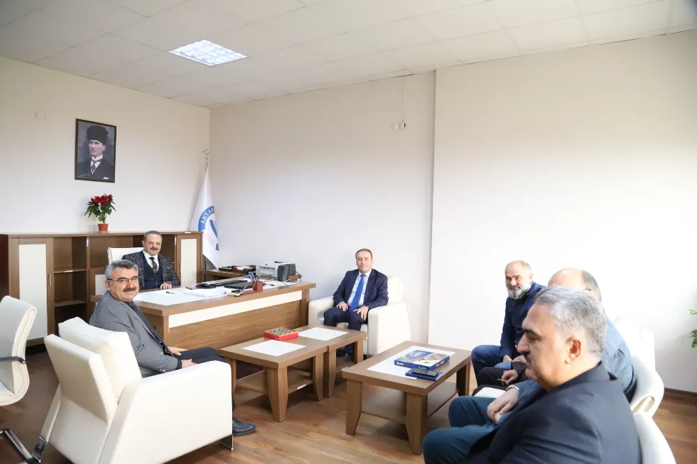 Rektör Arıbaş’tan Sosyal Bilimler Enstitüsü  Müdürü Duman’a hayırlı olsun ziyareti