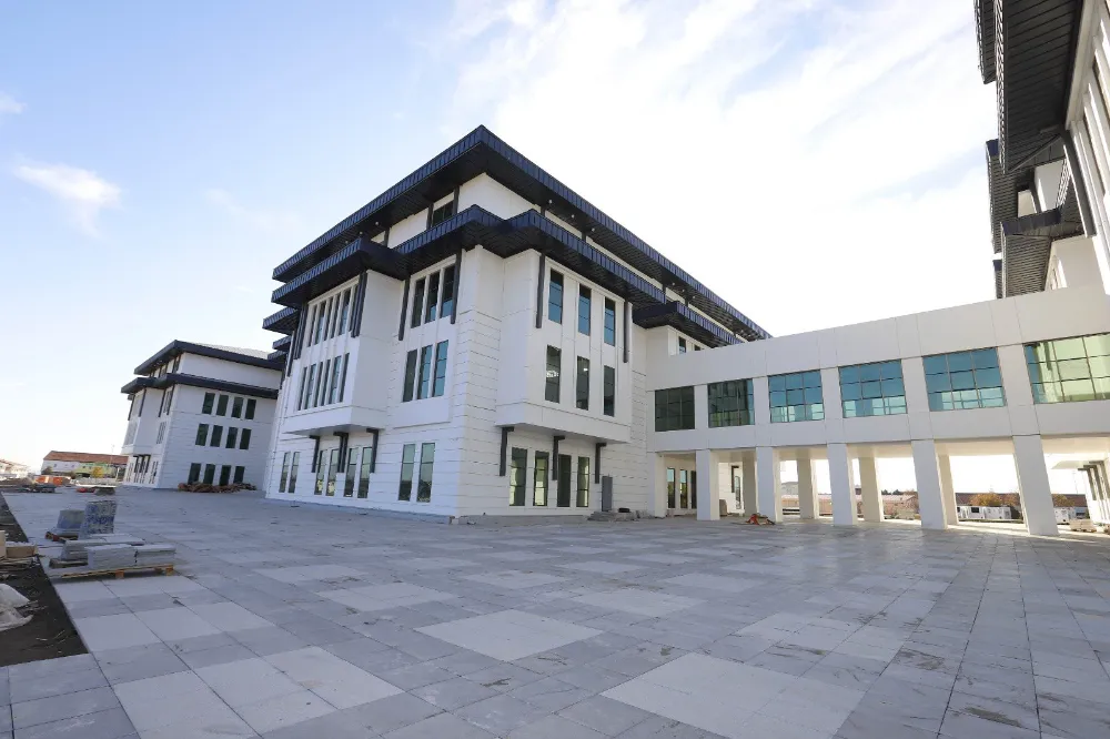 YENİ BELEDİYE HİZMET BİNASINDA ÇALIŞMALAR TAMAMLAMA AŞAMASINA ULAŞTI