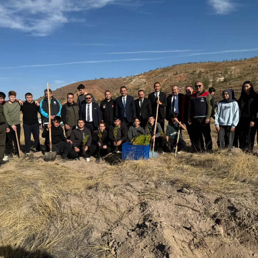 Geleceğe nefes oldular, fidanları toprakla buluşturdular