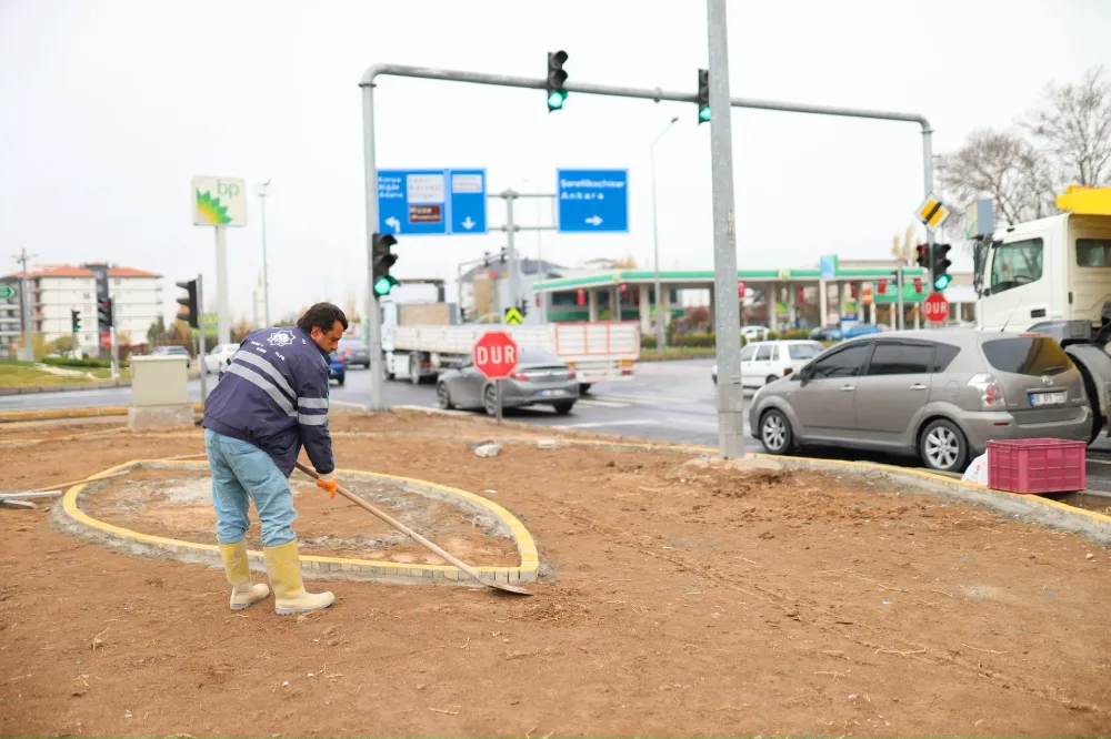 AKSARAY BELEDİYESİ MUHSİN YAZICIOĞLU BULVARI’NDA KURU PEYZAJ ÇALIŞMASI BAŞLATTI
