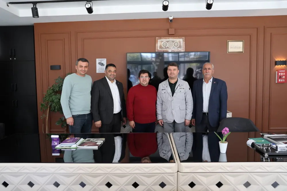 BAŞKAN DİNÇER’DEN CUMHURİYET BULVARI ESNAFINA ZİYARET