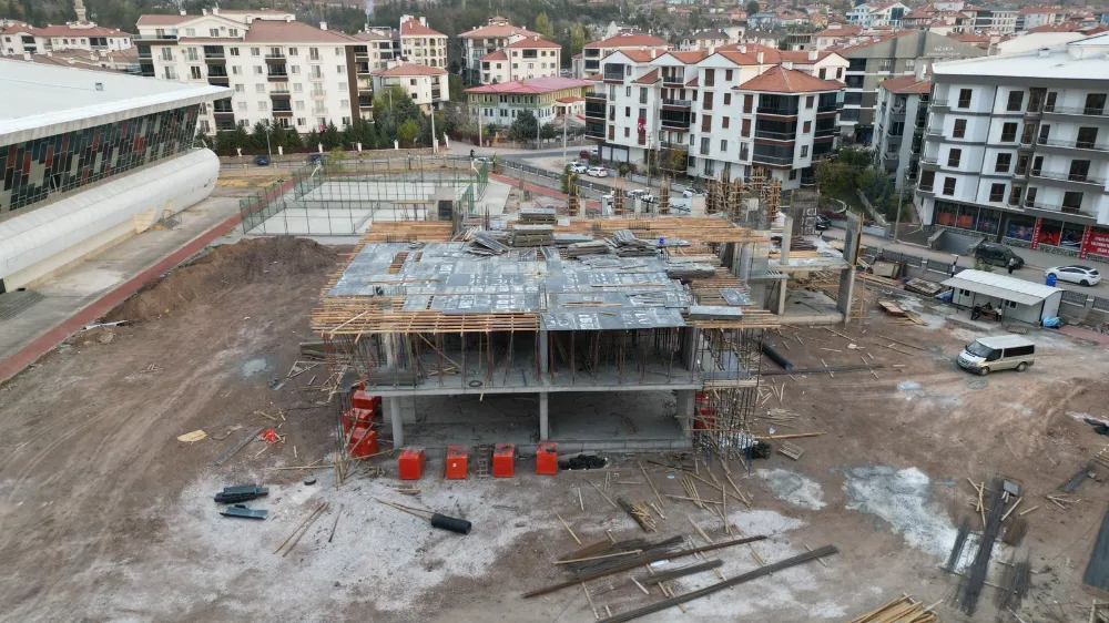 3 BİN 400 METREKARELİK GENÇLİK MERKEZİ KABA İNŞAATINDA SONA YAKLAŞILDI