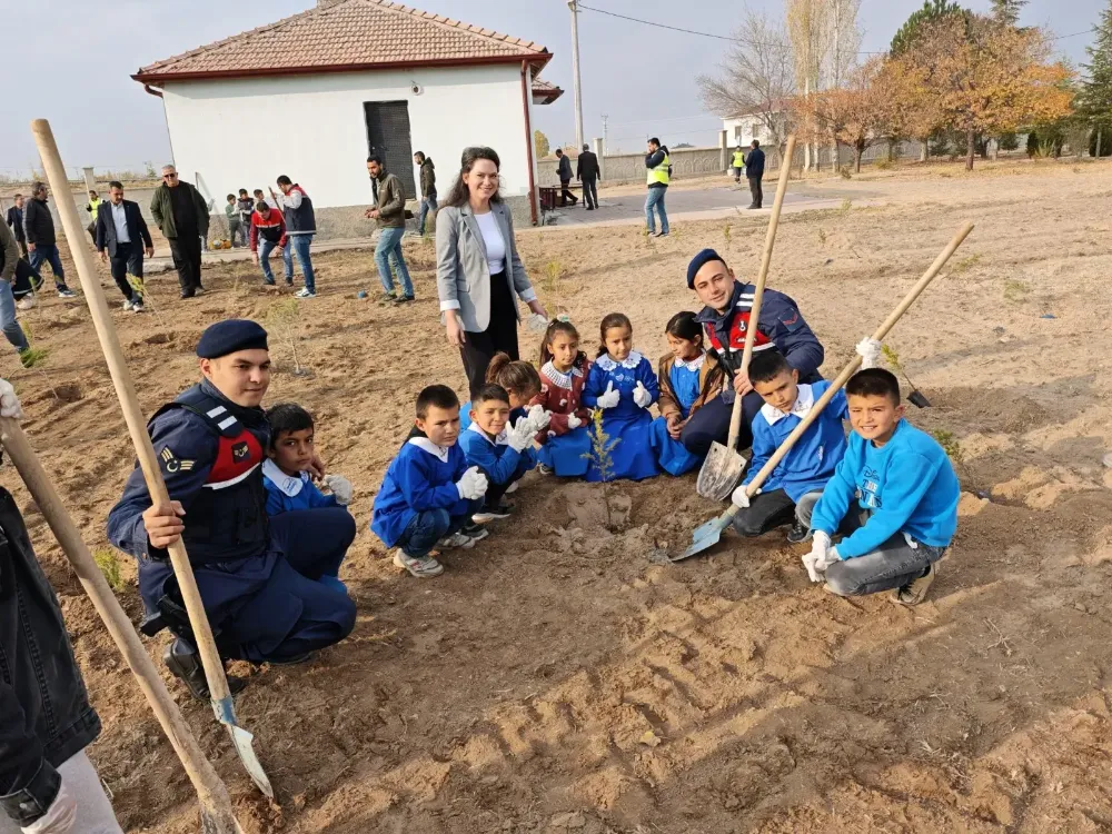 Diktikleri fidanlarla geleceğe nefes oldular