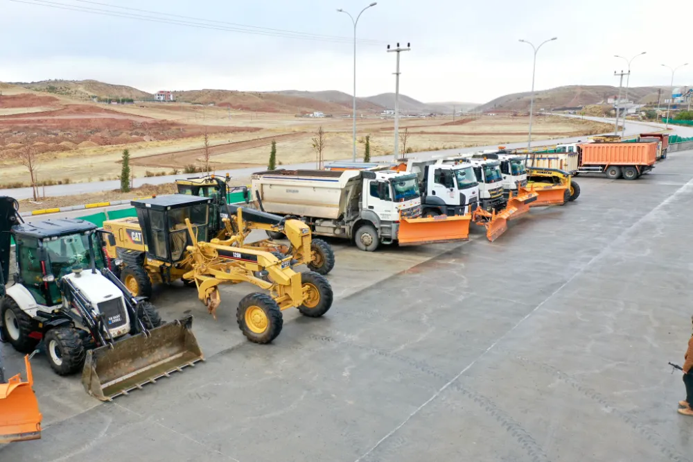 AKSARAY BELEDİYESİ 900 TON TUZ VE 36 ARAÇLA KIŞ ŞARTLARINA HAZIR