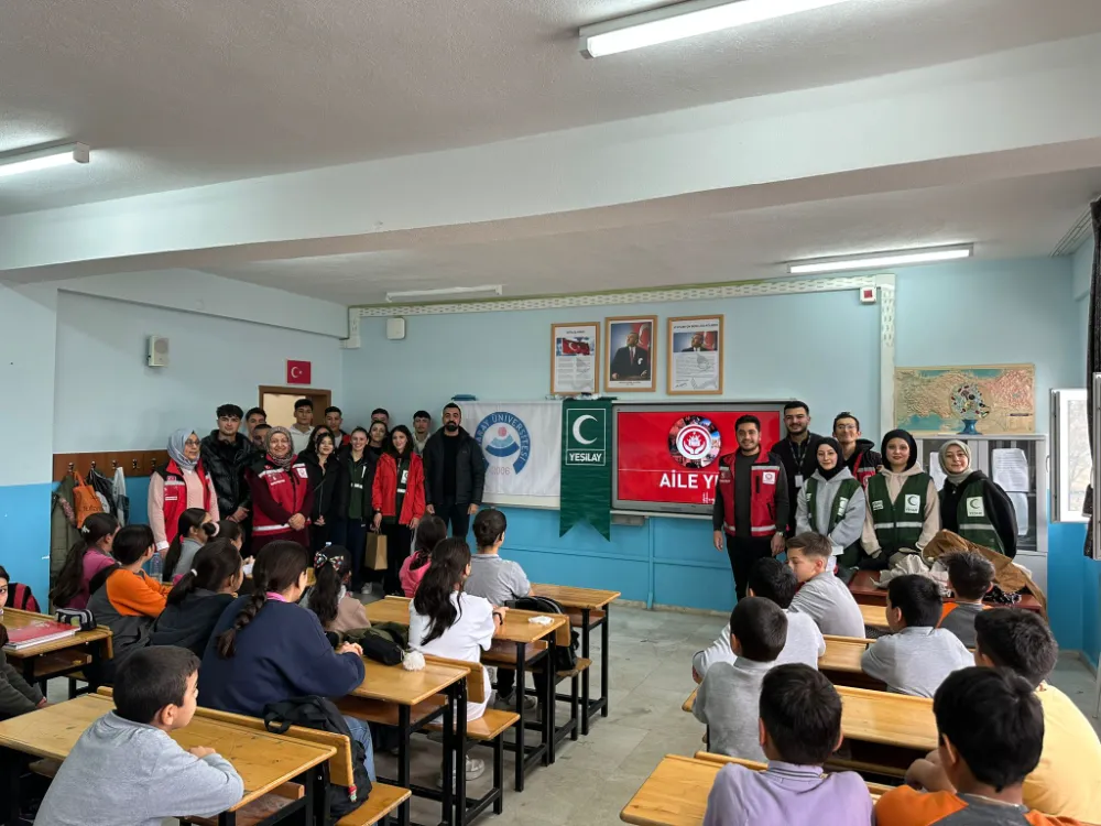 Aksaray Üniversitesi öğrencilerinden  okullara sosyal sorumluluk ziyareti