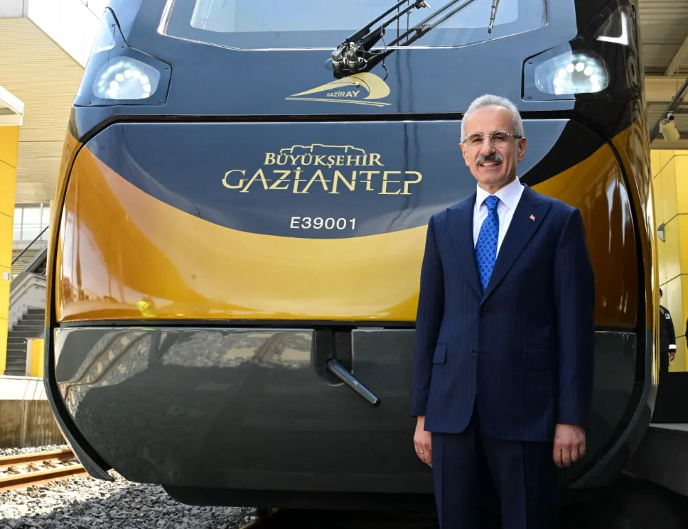 GAZİRAY’DA KULLANILACAK İLK MİLLİ BANLİYÖ TREN SETİ RAYLARA ÇIKTI