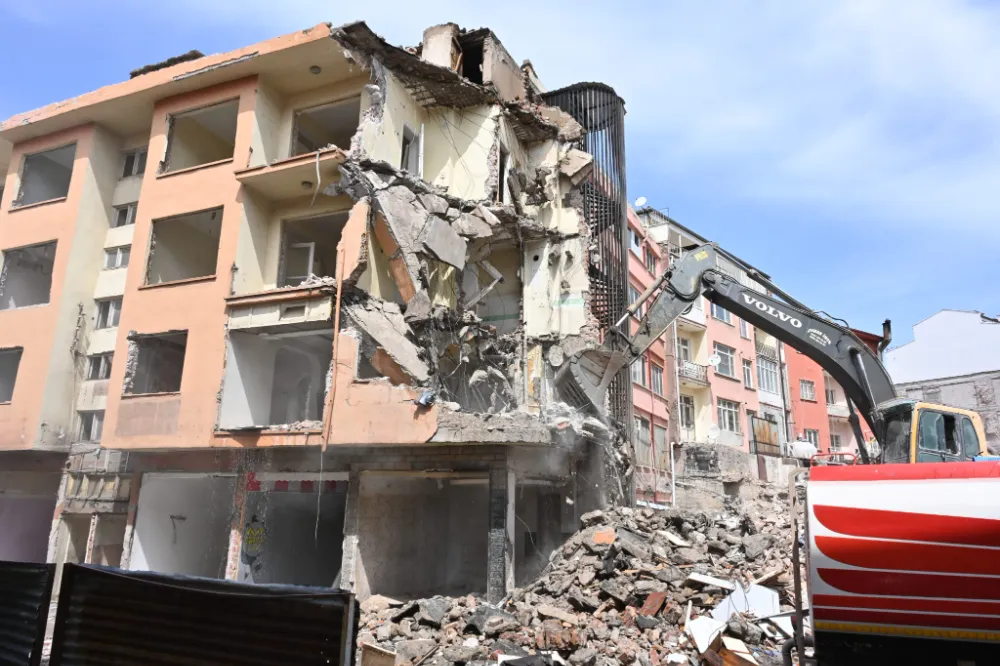 KALEALTI CADDESİNDE GÜVENLİ ULAŞIM İÇİN KENTSEL DÖNÜŞÜM