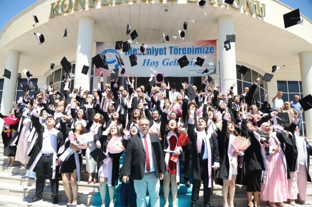 ASÜ’nün yeni mühendisleri mezuniyet sevinci yaşadı