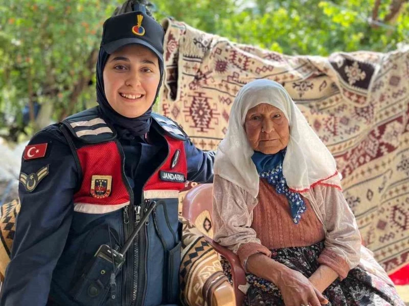 Jandarma Yaşlı Çınarları Unutmadı