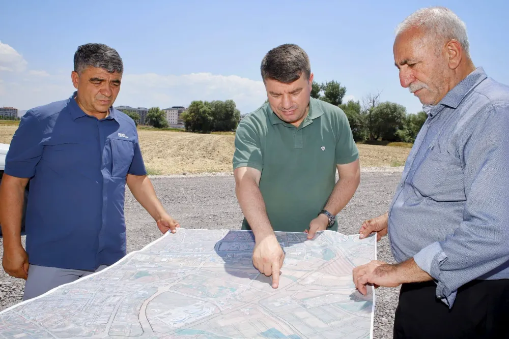 BAŞKAN DİNÇER 40 METRELİK YENİ ÇEVRE YOLUNDA İNCELEMELERDE BULUNDU