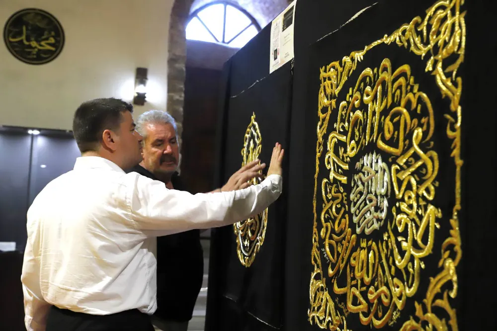 KUTSAL EMANETLER SERGİSİ AKSARAY’DA YOĞUN İLGİ GÖRÜYOR