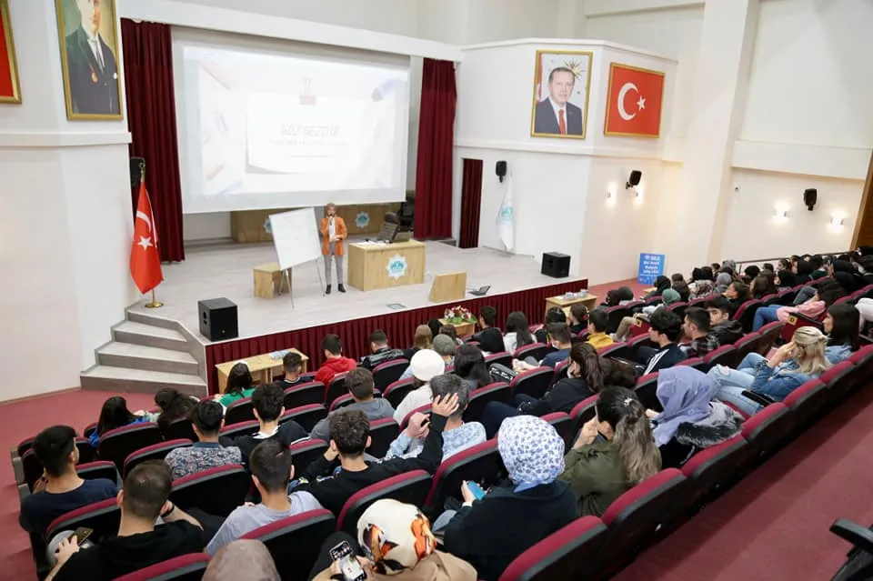 AKSARAY BELEDİYESİ’NİN EĞİTİME YÖNELİK DESTEKLERİ YKS’DE MEYVELERİNİ VERDİ