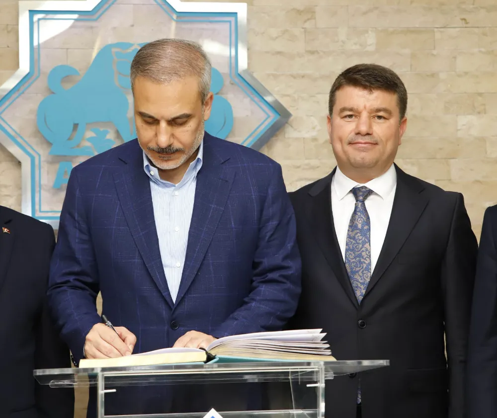 AKSARAY BELEDİYESİNİN VİZYON PROJELERİ BAKAN FİDANDAN ÖVGÜ ALDI