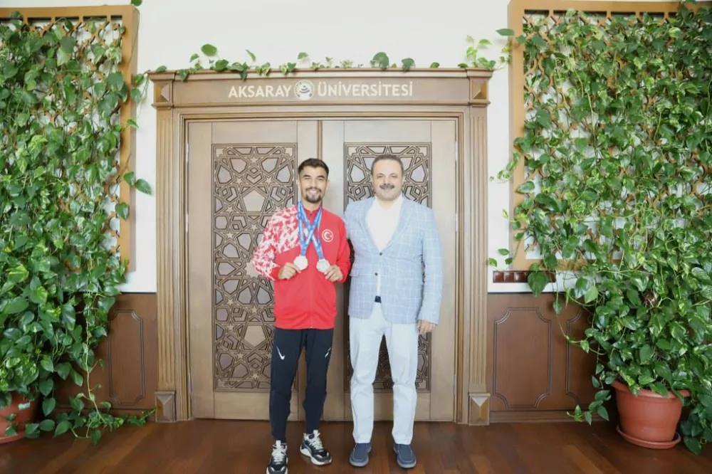 Rektör Arıbaş’tan dünya ikincisi olan ASÜ’lü milli sporcuya teşekkür belgesi