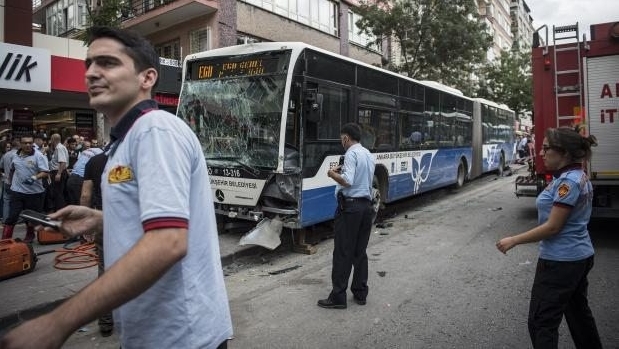 Başkentte otobüs belediye durağına daldı: 12 ölü