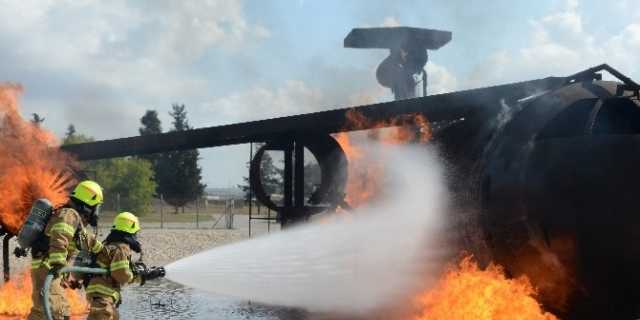 Guam Adası'nda B-52 ABD'nin Bombardıman Uçağı Düştü